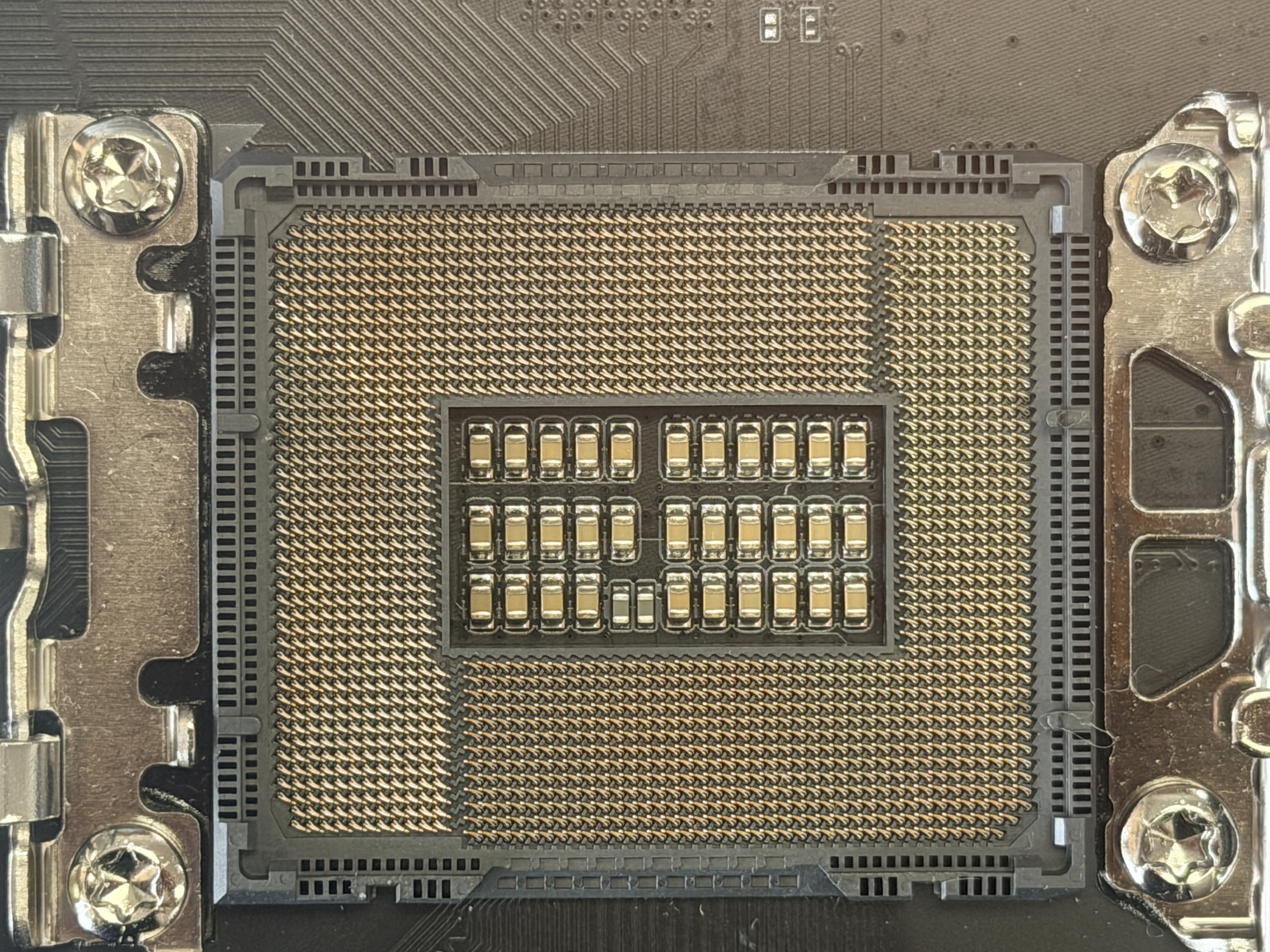 Gigabyte - Z690 AERO G - Intel LGA 1700 ATX Wi-Fi - Motherboard